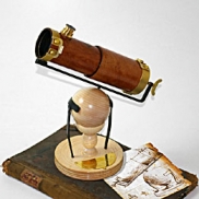 Handgjord exakt kopia av Isaac Newtons första teleskop